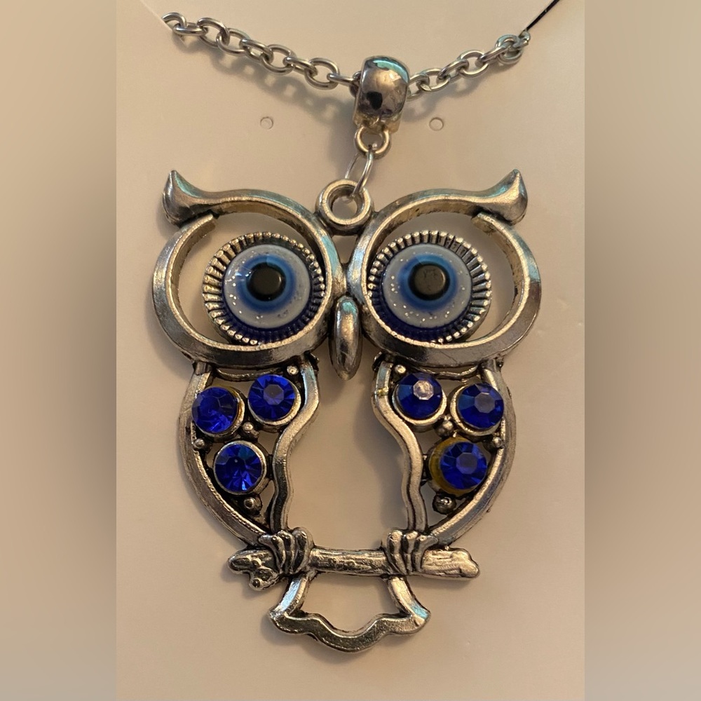 Beautifully detailed Owl Pendant NEW